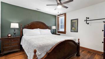 3 bedrooms, iron/ironing board, WiFi, bed sheets