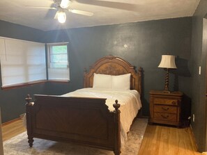 5 bedrooms, iron/ironing board, WiFi, bed sheets