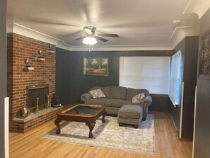 Télévision, cheminée