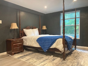 5 bedrooms, iron/ironing board, WiFi, bed sheets