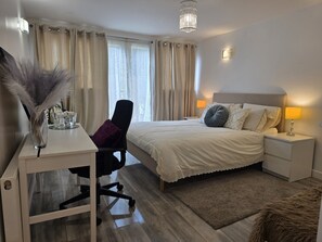 4 bedrooms, iron/ironing board, WiFi, bed sheets