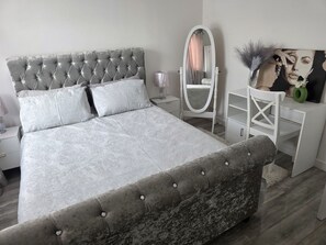 4 soverom, strykejern/-brett, wi-fi og sengetøy