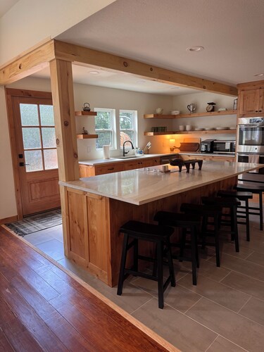 Emma Sue-walking distance to Red River Station