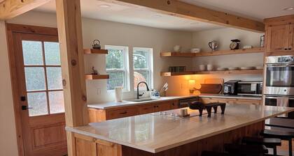 Emma Sue-walking distance to Red River Station