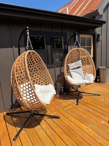 Emma Sue-walking distance to Red River Station