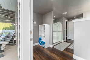 المنشأة من الداخل