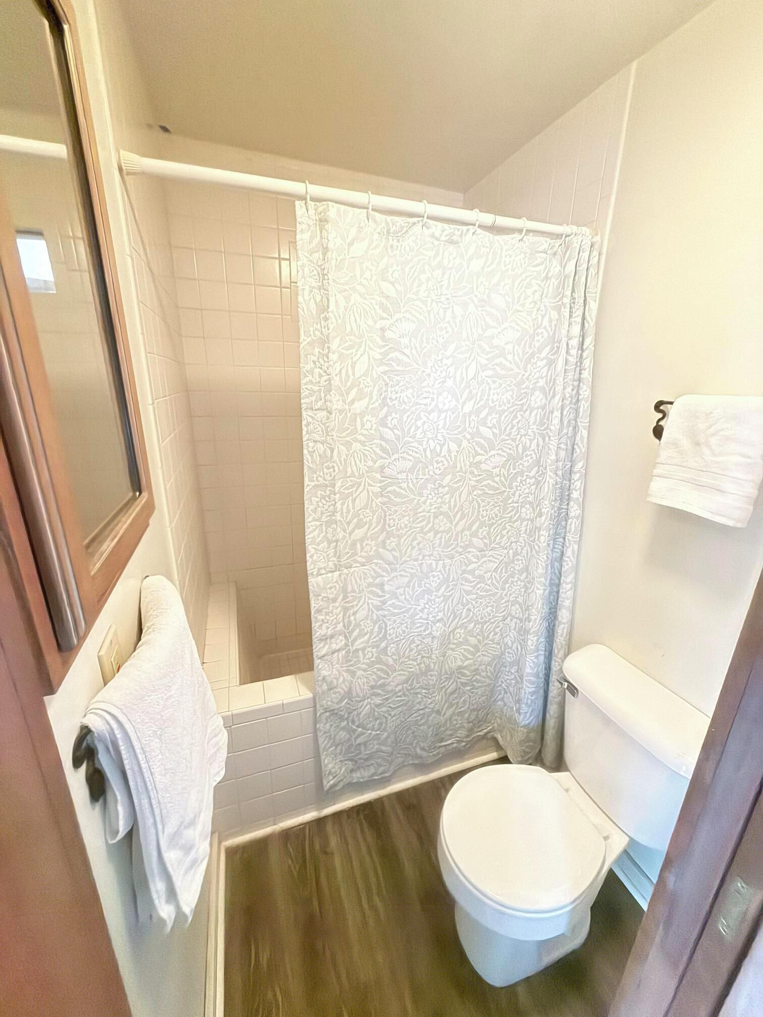 مجففات شعر، مناشف، صابون، شامبو