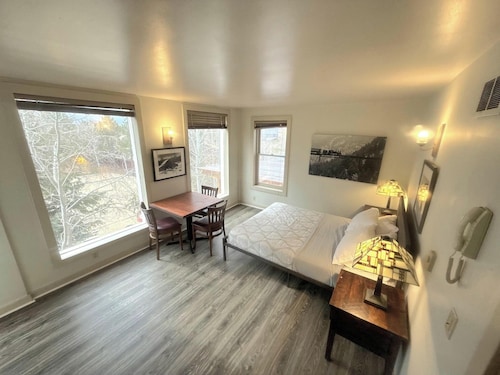 Historic Westcliffe Outpost "The Desperado" Studio