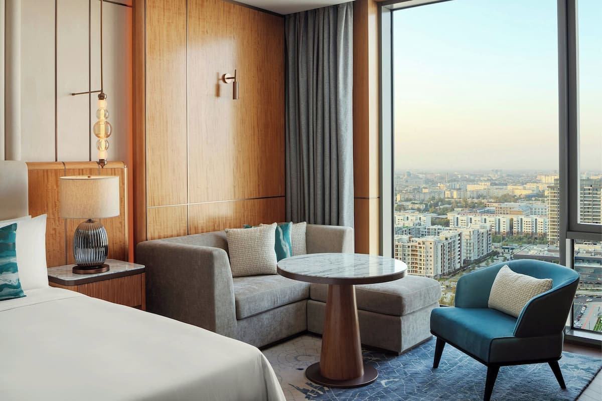 Premium bedding, down duvets, Tempur-Pedic beds, minibar