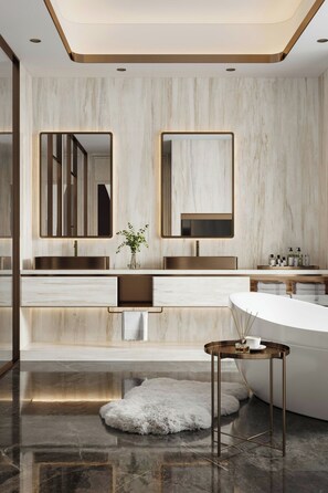 Badewanne und Dusche (separat), Regendusche, kostenlose Toilettenartikel