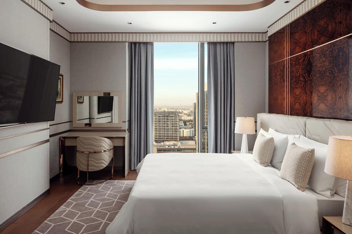 Junior Suite, 1 Bedroom, Non Smoking | Premium bedding, down comforters, Tempur-Pedic beds, minibar