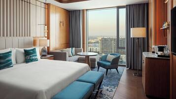 Premium bedding, down duvets, Tempur-Pedic beds, minibar