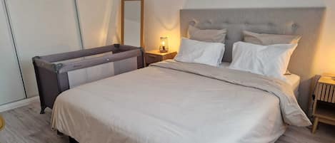 1 habitación, tabla de planchar con plancha, wifi y ropa de cama