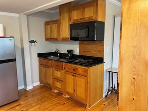 Microondas, horno, parrilla de estufa y lavavajillas