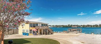 EAGLES NEST #4 AT THE VILLAS, A COZY EFFICIENCY. BEAUTIFUL VIEWS OF FALSE RIVER.