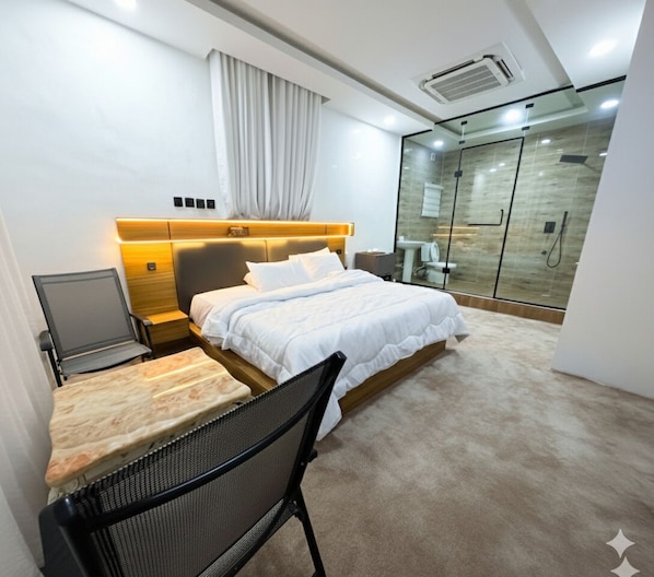 Luxury Double Room, City View | Free WiFi - Dimple Travelodge (Lekki)