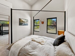 3 chambres, bureau, Wi-Fi, literie fournie