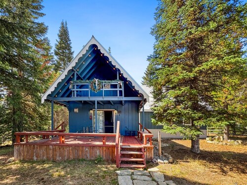Charming 3-Bedroom Cabin Near Lake Cascade