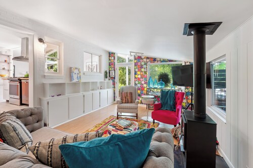 The Big Chill – 4BR 2.5BA, Sleeps 10, Auburn Retreat Near Downtown & Campus