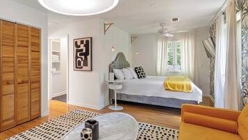 4 bedrooms, iron/ironing board, travel crib, free WiFi