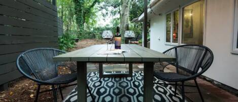 屋外ダイニングエリア