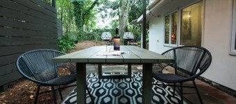 The Big Chill – 4BR 2.5BA, Sleeps 10, Auburn Retreat Near Downtown & Campus