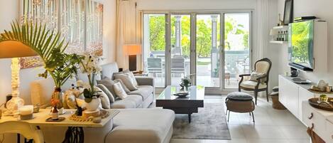 Smart TV, libri, impianto stereo