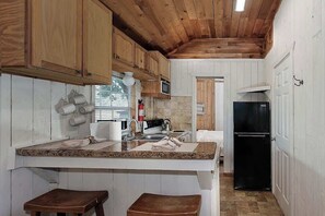 Fridge, microwave, oven, stovetop - The Omni Cabin At Our Texas Ranch (Centerville)