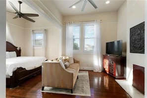 8 bedrooms, free WiFi, bed sheets