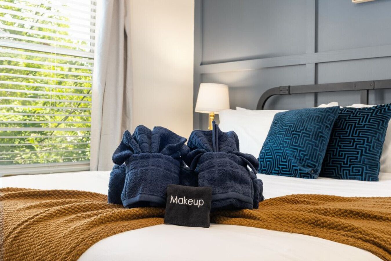 2 bedrooms, desk, iron/ironing board, WiFi