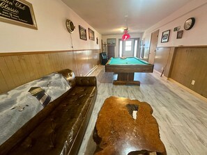 Game room - Navigator House - Gold Beach, Oregon (Gold Beach)