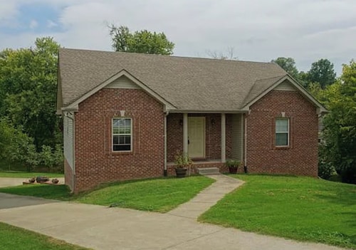 Cozy 3-bedroom house located near downtown Clarksville