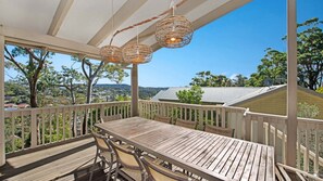 Outdoor dining - Treetops - Family House (AVOCA BEACH)