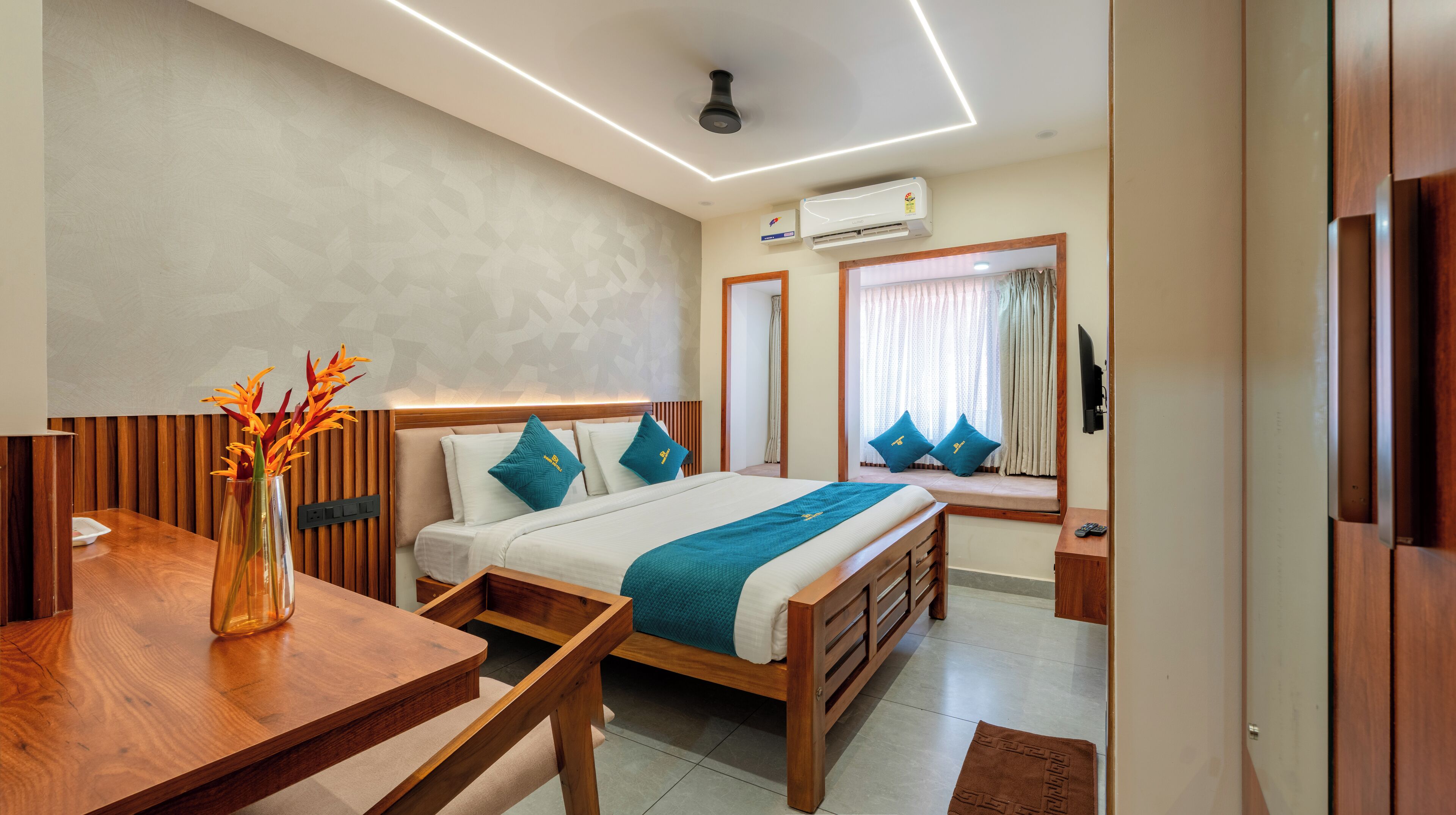 Deluxe Double Room, City View | Desk, laptop workspace, soundproofing, iron/ironing board