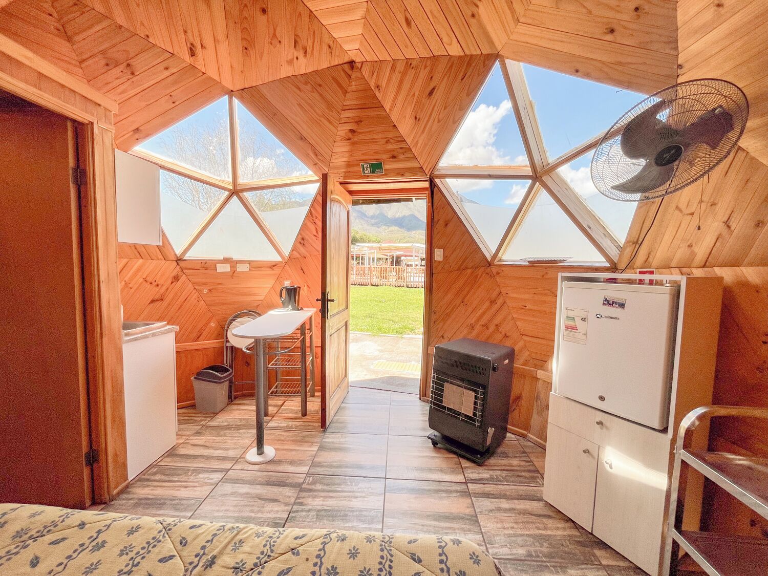 小屋, 1 張標準雙人床, 庭院 | 起居區