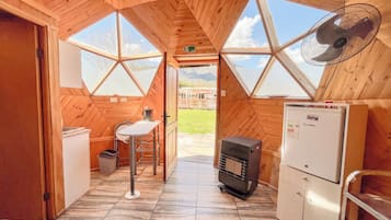Cabin, 1 Double Bed, Patio | Living area