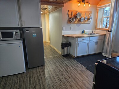 Cozy 2 bedroom next to golf course