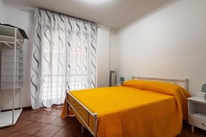 2 عدّة غرف نوم وواي فاي وملاءات أسرّة