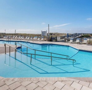 Pool - Stunning beach view~Spacious 3-bedroom condo~2nd floor~walk to the beach!! (Orange Beach)