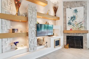 Interior - Sun-Soaked 3BR + Mountain Views (Fountain Hills)