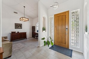 Interior - Sun-Soaked 3BR + Mountain Views (Fountain Hills)