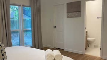 3 habitaciones, tabla de planchar con plancha, wifi y ropa de cama