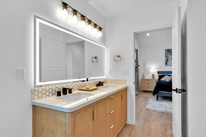 Room - Modern Stylish Townhome close to everything CDA-Silverwood, Downtown, Lake (Coeur d Alene)