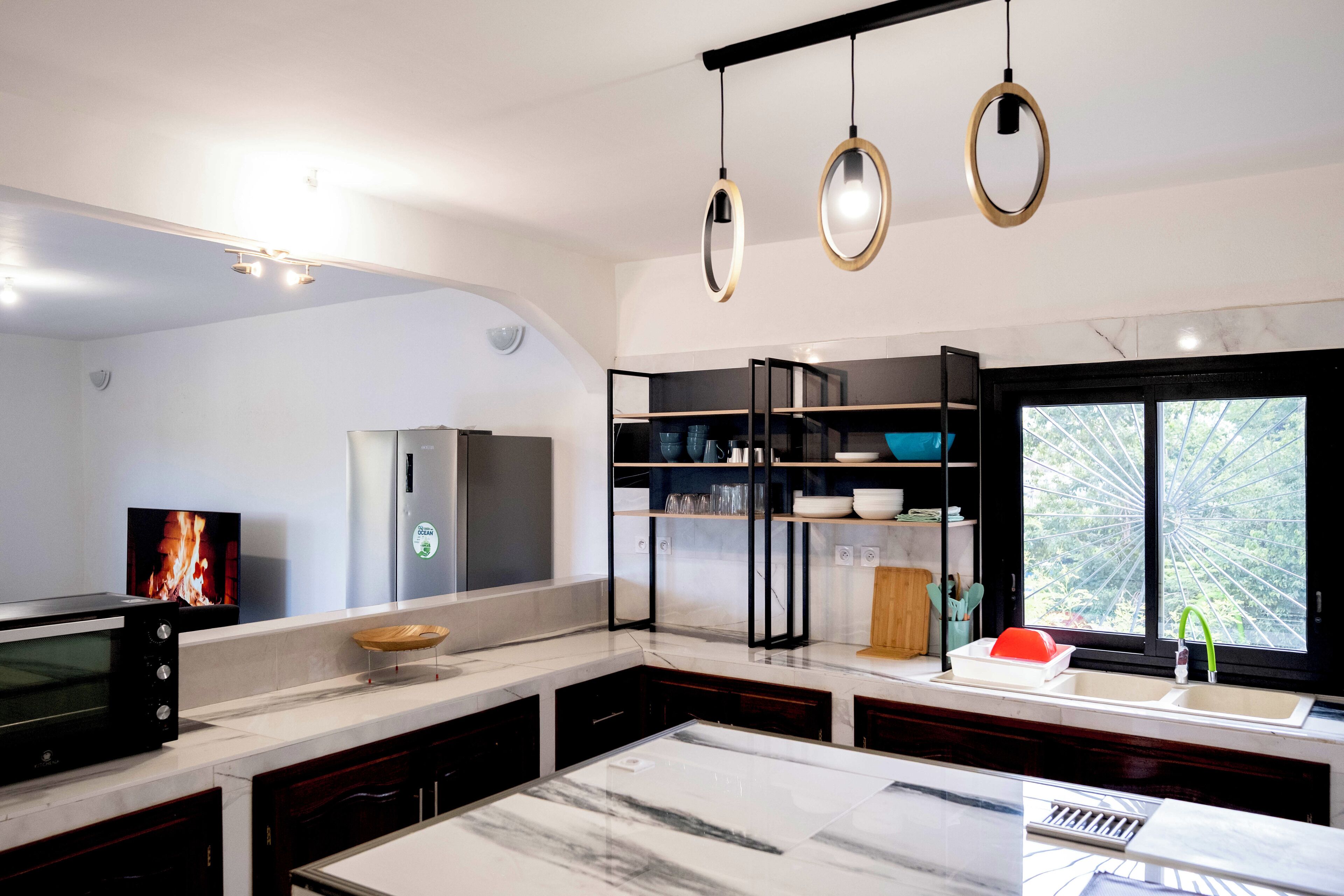 Deluxe Apartment, 4 Bedrooms, City View | Private kitchen