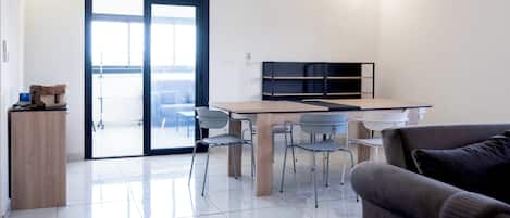Deluxe-Apartment, 4 Schlafzimmer, Stadtblick | Esszimmer