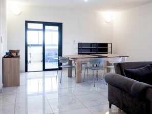 Deluxe-Apartment, 4 Schlafzimmer, Stadtblick | Esszimmer