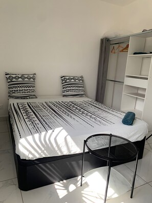 Blackout drapes, soundproofing, iron/ironing board, free WiFi - NGAYABÉ 976 (Mamoudzou)