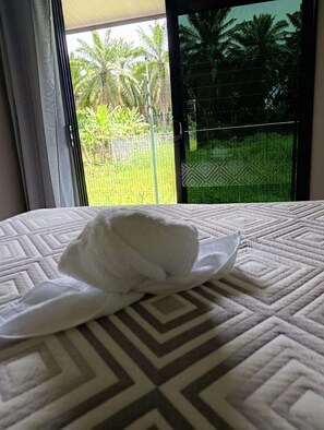 WiFi, bed sheets