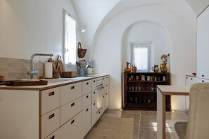 Interior - Spectacular vaulted 7-bedroom house, 15 min from beach, 15 guests, Pet-Friendly! (Ollioules)