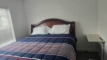 2 slaapkamers, een strijkplank/strijkijzer, gratis wifi, beddengoed